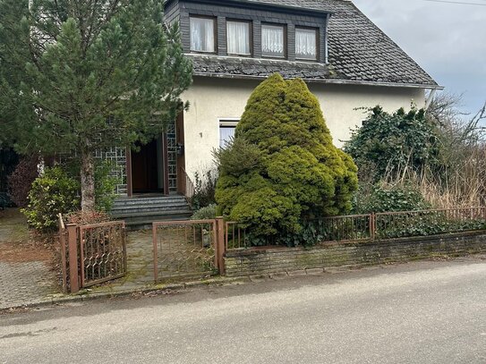 Zweifamilienhaus im Grünen mit geräumiger Garage - für Handwerker geeignet - in 56077 Koblez Immendorf