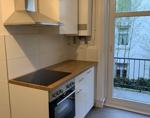 Ab 01.12.24: Zentral-gelegene 3-Zimmer-Wohnung mit EBK und Balkon in Winterhude, Hamburg