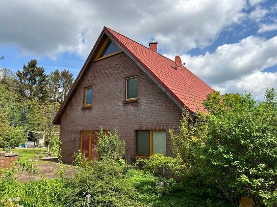 Besonderes Einfamilienhaus mit tollem Grundstück und Doppel-Carport in Betzendorf OT Drögennindorf