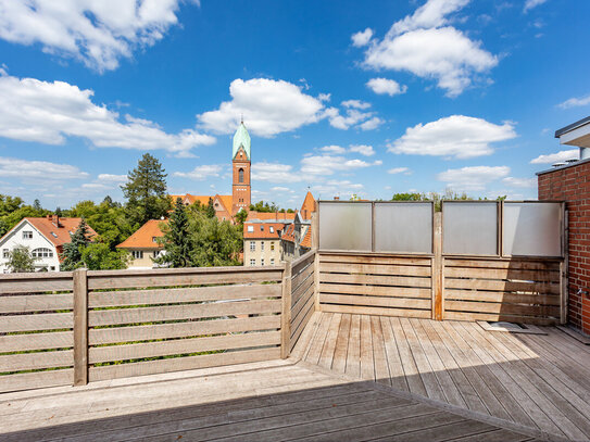 PROVISIONSFREI! Dachgeschosswohnung mit großzügiger Dachterrasse in bester Zehlendorfer Lage!