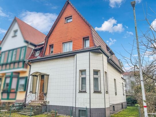 Charaktervolle Stadtvilla mit Garten und Mühlgrabenblick - Sanierungsobjekt in Eisenach