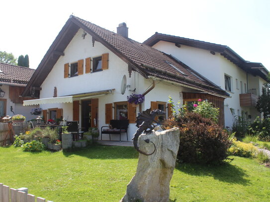 Der perfekte Ort um die Seele baumeln zu lassen. Gemütliches Haus mit schönem großem Garten & zusätzlichem Ferienhaus.