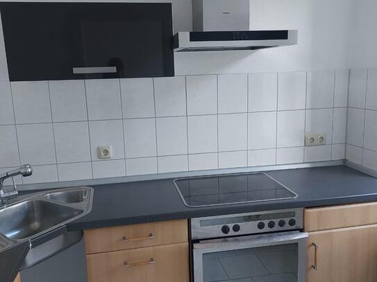 Schöne freundliche kleine 1-R-Whg. im 1.OG. ca.29 m² in Magdeburg- Sudenburg mit EBK. zu vermieten.