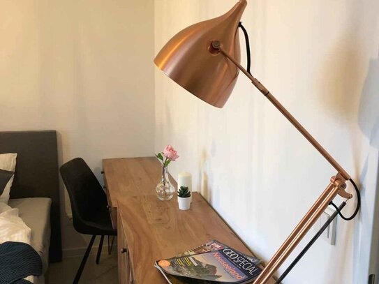 Gemütliches Zimmer mit Balkon in einem Coliving-Apartment in München