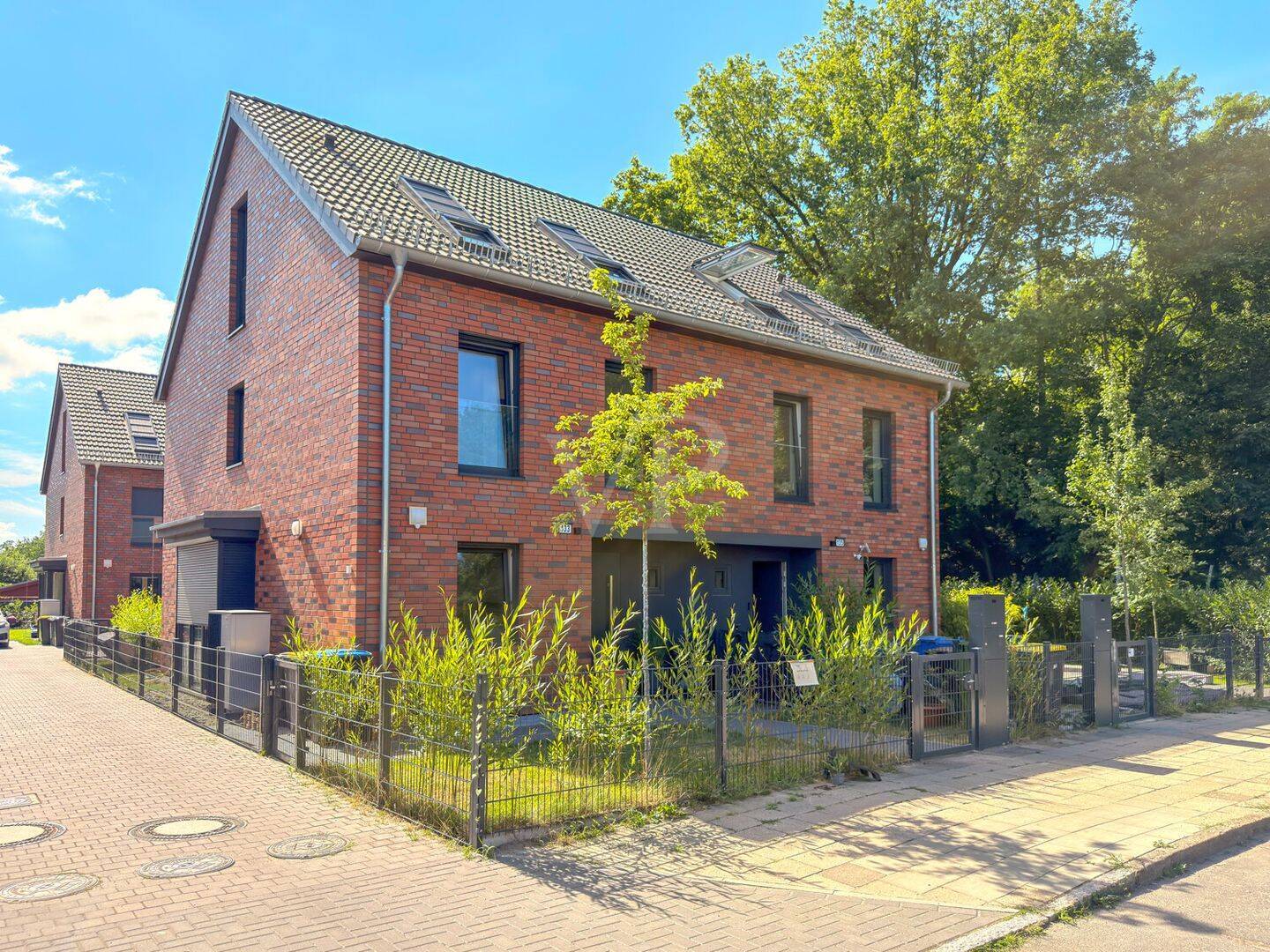 Hochwertige 4-Zimmer Doppelhaushälfte mit exklusiver Ausstattung und eigenem Garten - Jetzt mieten ! - Foto 1