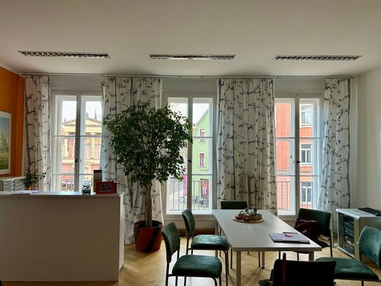 ***Mit Blick auf den Goetheplatz !Praxis- bzw. Bürofläche im denkmalgeschützen Altbau***