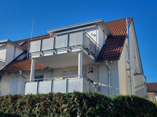 Lichtdurchflutete Maisonette-Wohnung mit Balkon, Garage und Stellplatz