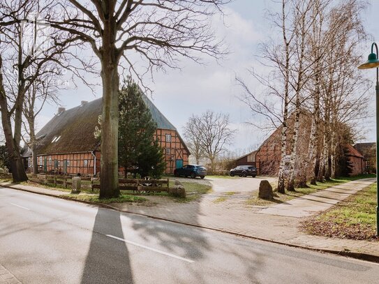 Großzügiges Landhaus mit drei Wohneinheiten und Ausbaureserve