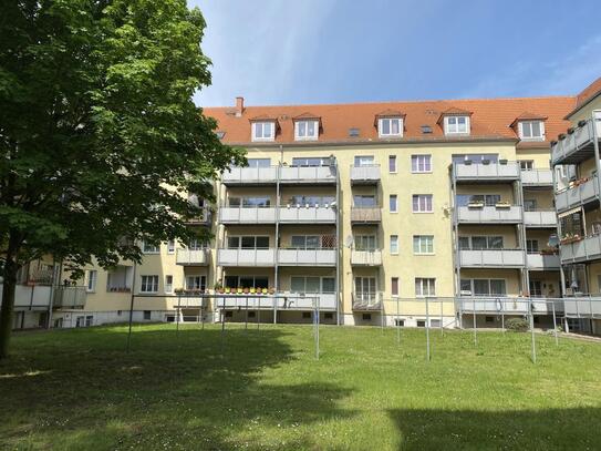 Wohnungspaket mit 10 DG-Wohnungen + 35 Pkw-Stellplätzen. In zentraler Wohnlage nahe der Elbe.