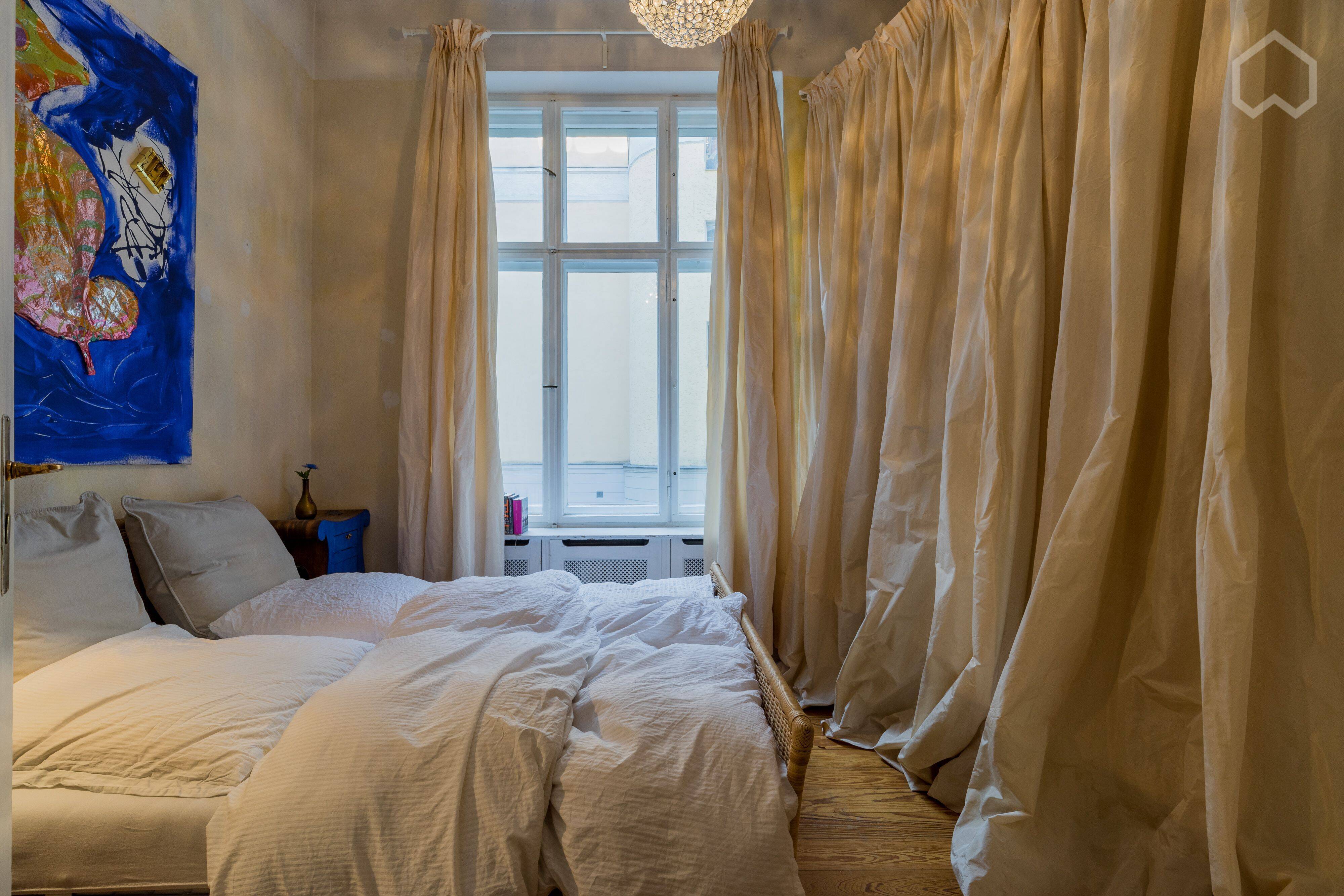 Wundervolles Apartment mit Balkon in Charlottenburg mit Kunst und Piano - Foto 1