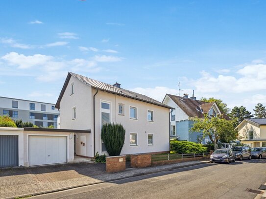 Gepflegtes Zweifamilienhaus mit Garten in gefragter Lage von Niederdorfelden