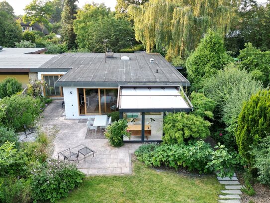 Moderner Bungalow mit Traumgarten und Garage