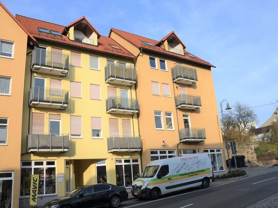 Schöne 3-Zimmer Dachgeschosswohnung mit Balkon und PKW-Stellplatz im Hof