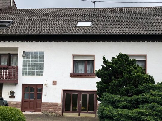 Zweifamilienhaus in ruhiger guter Wohnlage von Hülzweiler