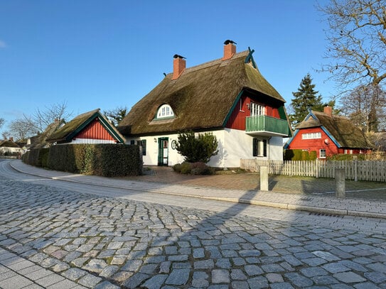 Naturrohrgedecktes Haus mit zwei Ferienwohnungen