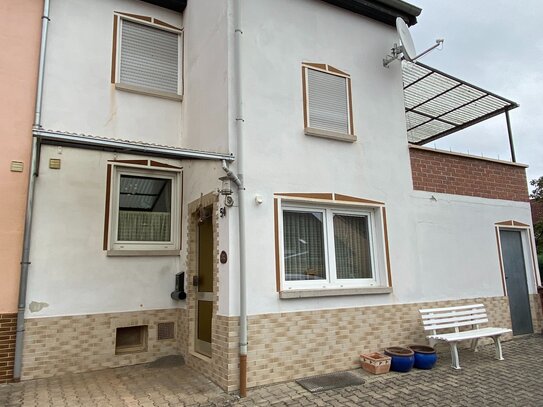 Gemütliche Doppelhaushälfte mit Dachterrasse und großem Gartengrundstück