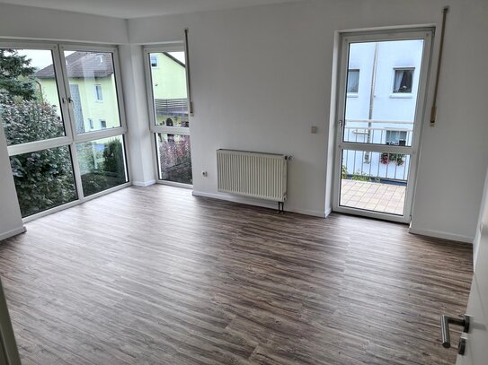 TOP Kapitalanlage !!! Renovierte 2-Zimmer ETW mit Balkon, EBK u. Garage in Irchenrieth