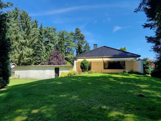 Geräumiges Wohnhaus mit Garagen auf tollem Grundstück in Dötlingen- Aschenstedt - Ohne Käuferprovision!