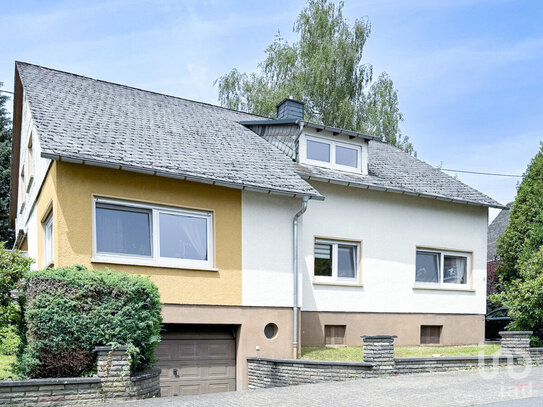 Großzügiges Einfamilienhaus mit sonnenverwöhntem Garten in Rennerod