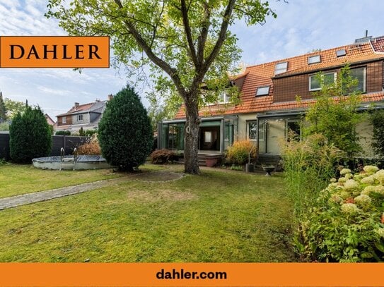 Semi-detached house with charm, sunny garden and lots of potential