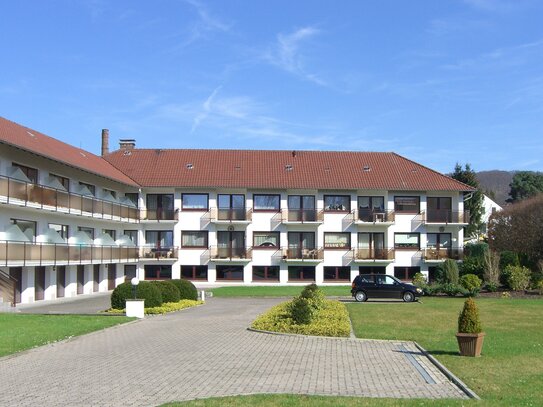 Lichtdurchflutete 3 Zimmer-Wohnung im 2. Stock mit Balkon