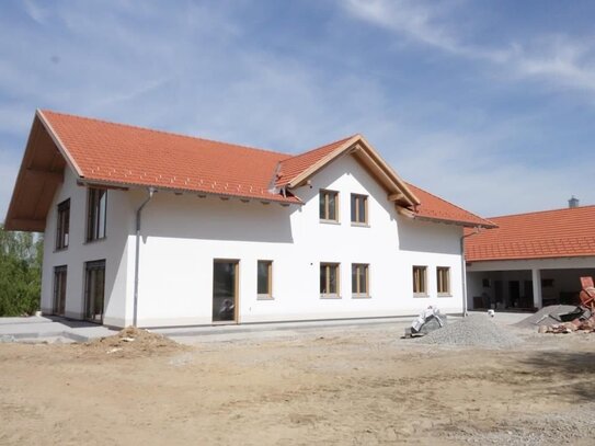 DG-Wohnung mit Balkon und Gartenanteil - herrliche Lage :-))