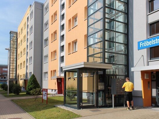 2-Raum-Wohnung in Debschwitz mit Balkon, Dusche und Aufzug