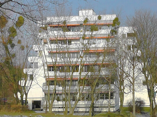 Bad Wilhelmshöhe: Sonnige, sehr gepflegte 2 Zimmer-Wohnung mit geräumigem Balkon und Tiefgaragenplatz zur Kapitalanlage