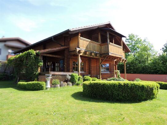 Wohnhaus mit zwei Einheiten und Carport in schöner Lage von Viechtach