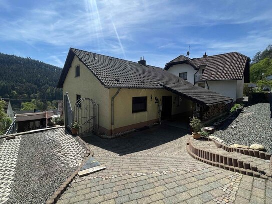 Einfamilienhaus mit separater Einliegerwohnung in Kordel - Ländliches Idyll auf 142 m²