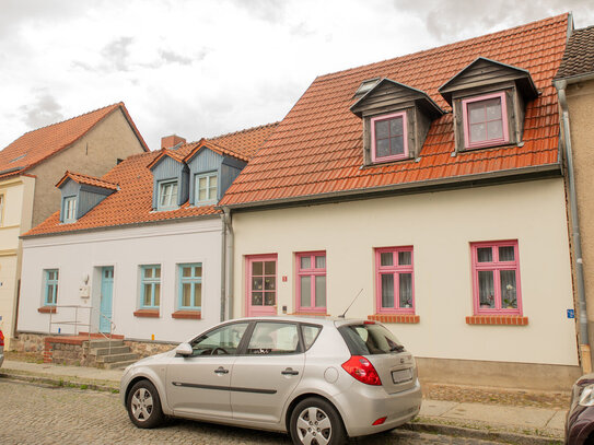 Schöne Ansicht, schöne Rendite - Gebäudeensemble mit fünf vermieteten Wohnungen mitten in Angermünde