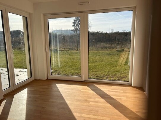 Sofort Bezugsfertige 3 Zimmerwohnung A+ KfW55 100m² Garten an der überdachten Terrasse Aufzug Kellerraum