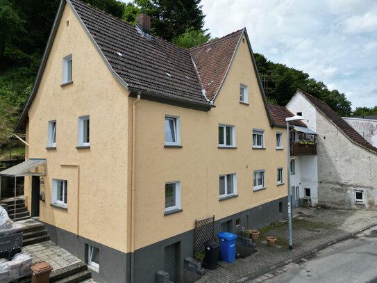 Renovierte Doppelhaushälfte mit viel Platz und Charme!