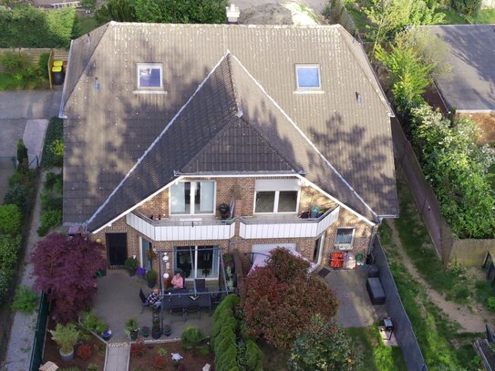 Massives Vierfamilienhaus mit attraktiven Wohnflächen, privatem Garten und Balkonen