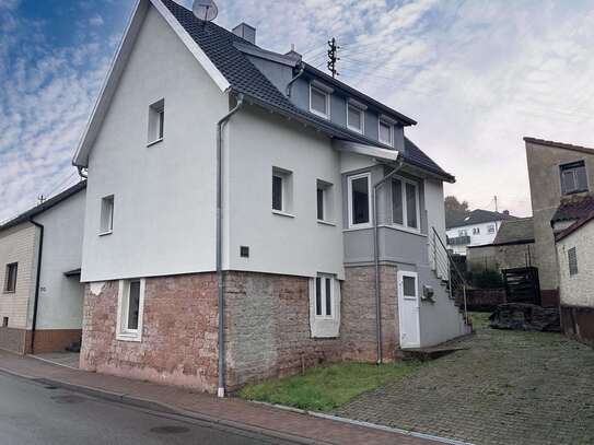 Mehlbach: Freistehendes Einfamilienhaus mit PKW-Stellplatz