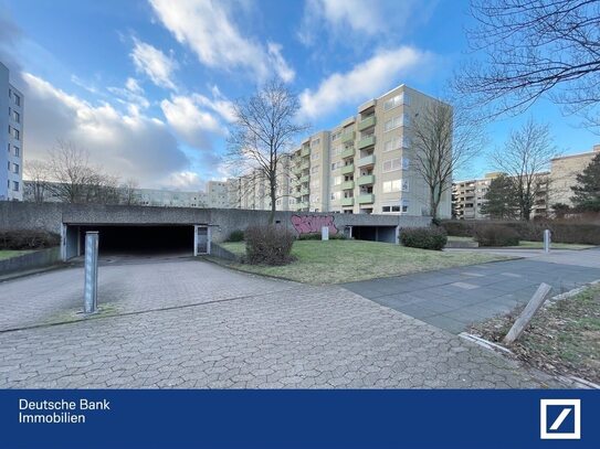 Gut geschnittene 3,5 Zimmer-Wohnung mit Loggia, Fahrstuhl und Garage im Sahlkamp