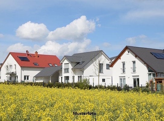 Mehrfamilienhaus, Balkone, Garage, 6 Stellplätze - provisionsfrei