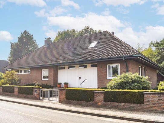 Wohngenuss mit vielfachen Möglichkeiten: Bungalow mit Einliegerwohnung auf großem Grundstück