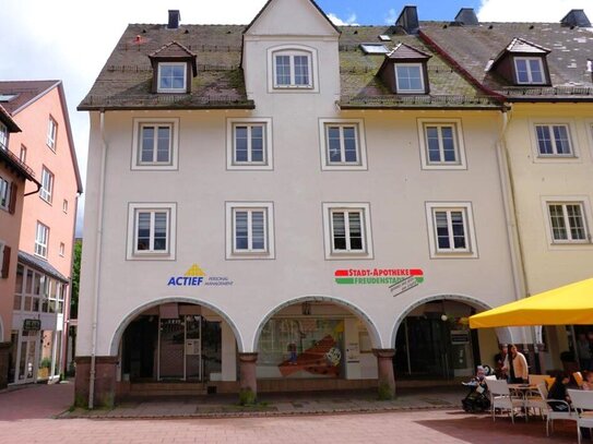 Ladenlokal mit viel Schaufensterfläche direkt am Marktplatz von Freudenstadt