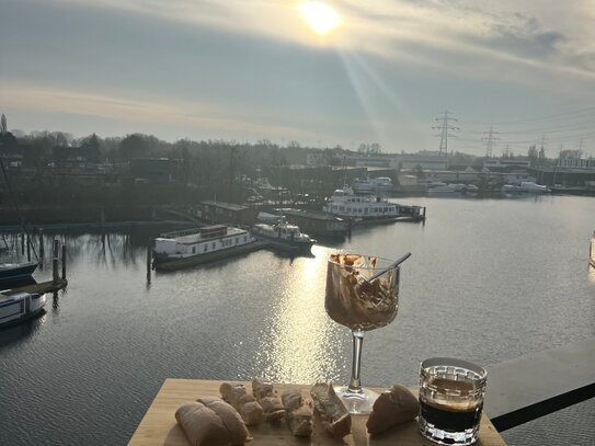 Exklusive 2 Zimmer Wohnung zur Untermiete am Wasser möbliert