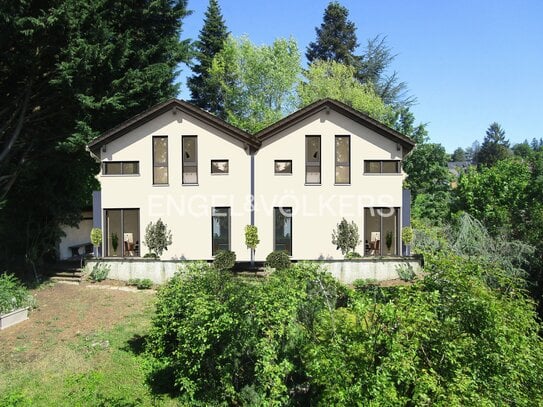 Exklusives Grundstück mit schöner Aussicht in bester Halbhöhenlage . Garage und großer Garten