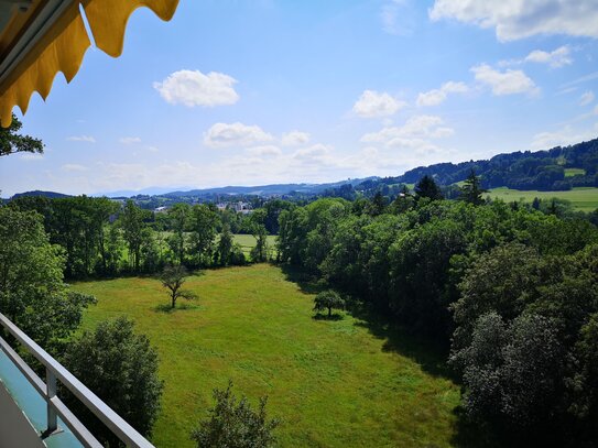 2 Zimmer Wohnung im 8. Obergeschoss mit herrlichem Bergblick und einem geräumigem Westbalkon