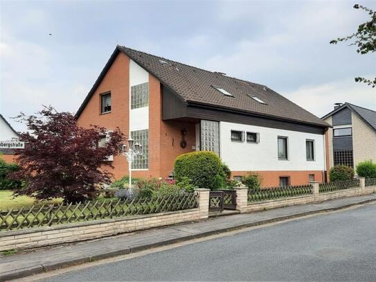 Freistehendes Zweifamilienhaus mit viel Potenzial im schönen Bodenburg