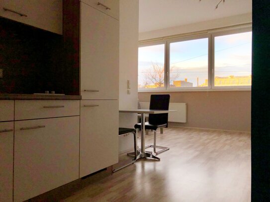 Zentrale Lage - Helles Möbliertes 1 Zi Apartment