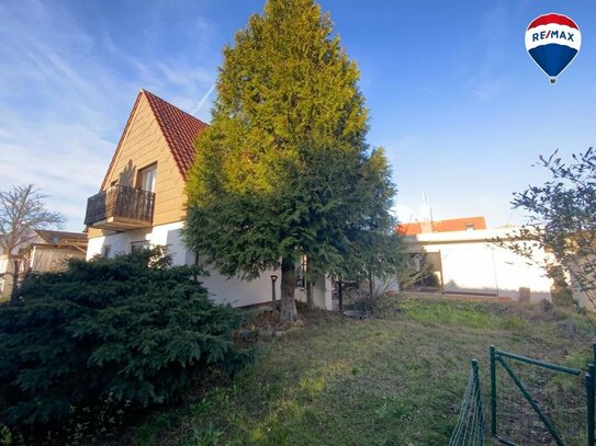 Sanierungsbedürftiges Haus mit Anbau und großem Potenzial in ruhiger Wohnlage