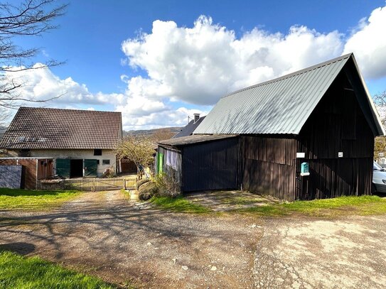 Kleine Hofstelle mit sanierungsbedürftigem Fachwerkhaus, Scheune, Stall und ca. 1,8 ha Grünland in Engelskirchen