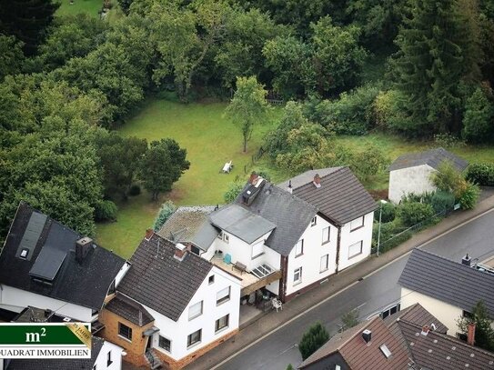 Einfamilienvorderhaus mit modernem Einfamilienhaus-Anbau (1984) in stadtnaher schöner Lage.