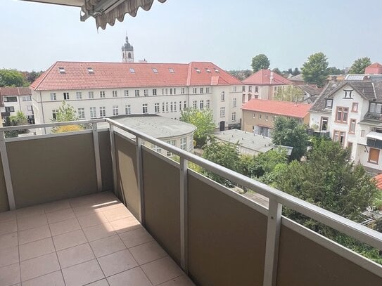 Sehr gut geschnittene Wohnung mit sonnigem Balkon und schicker EBK!