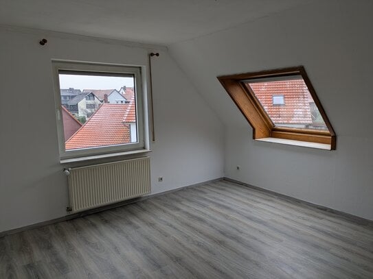 Helle 3-Raum DG Wohnung