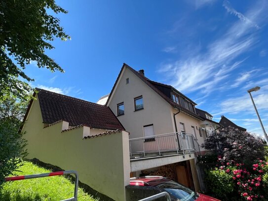 Großzügiges 1-2Familienhaus, überwiegend renoviert, mit 40m² Garage in guter Lage von Uhingen.